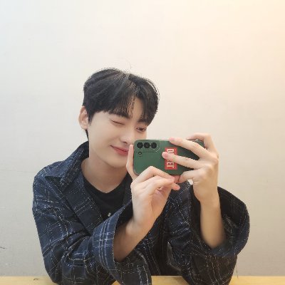 Pattern_Haemin's profile picture. 🇰🇷 2000.09.05

해민  = Haemin  = ヘミン 😝