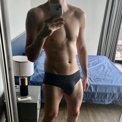 HungFrenchyGuy's profile picture. Bigger is (always) better 🍆🇫🇷