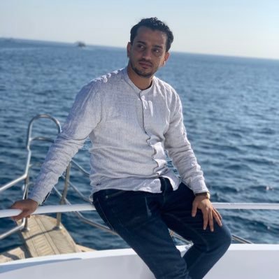 قنوع في كل شيء الا في تقديري لذاتي، ماتليق فيني الهوامش وانا عنوان واضح