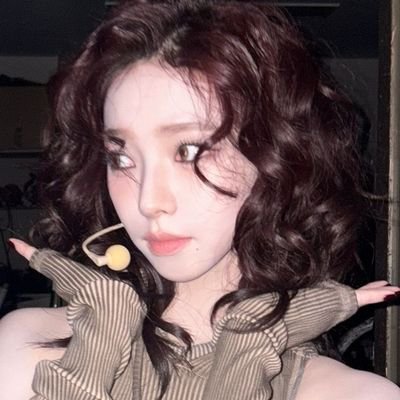 warpmth's profile picture. Fiction 2000 ✧ A visual masterpiece with a voice like velvet and dance that captivates. As a toptier presenceᅠin æ, she defines elegance and precision Yu Jimin.