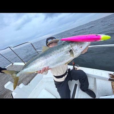 LONGIN BlueBlueが好き。 メインはシーバス。釣ったことない魚が釣りたい!タックルはダイワ、レジット、tailwalk、APIAなど。みっぴみたいなマルチアングラーになりたい。