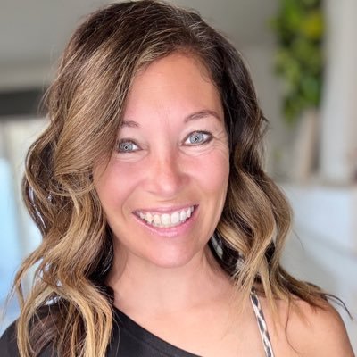 dpluxc33's profile picture. Teacher, wife, mama to 3