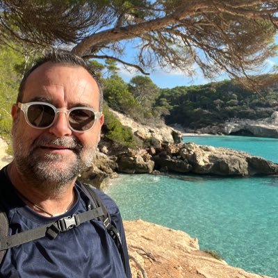 Qui perd els orígens, perd la identitat. Vermutòleg des Pla. M’agrada la cuina i el vi, millor compartit amb amics. Fins no fa gaire, m’apassionava la política.