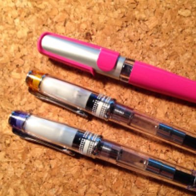 Rerereseiko's profile picture. 文具を愛し文具に愛されたい 通りすがりの一般人です