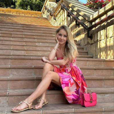 Free Girl🥰, Hiking🥾,yoga🧘🏻♀️, fitness💪🏻, painting🎨, pets🐶freedom of speech