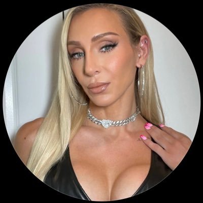 Queen of Wrestling 14x WWE World Champion