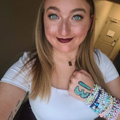 '93 baby | Swiftie since '07 🎶 | 22 shows & counting 💖 | Northern Iowa Alum '15 💜💛