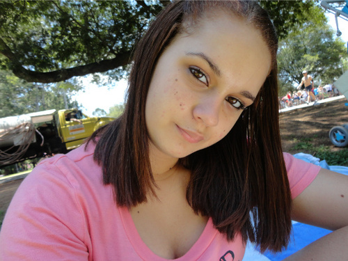 sou uma menina de bem com a vida,simpática e se vc conhecer não vai se arrepender