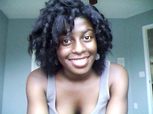 Christina = loves food= loves music and singing= dreaming very large = follow ;) 3