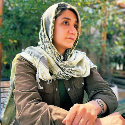 یک دانشجوی دکتری که درس میده، ترجمه میکنه و مینویسه و درگیر کلی ماجرای کوچیک و بزرگه . . .