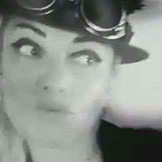 Barbie__TURIC's profile picture. Vielle Barbie qui se soigne avec des pillules rouge pour rejoindre le petit lapin blanc aux pays des merveilles où les mouches petent.