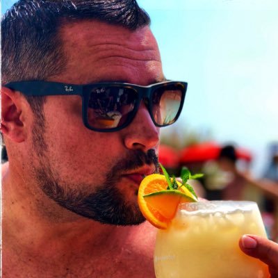 Father of two teenagers & a springer spaniel. Craft beer connoisseur, & follower of #bhafc (now officially over land & sea!). Love a good fucking swear word.