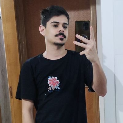 amo a minha namorada, escuto pop punk e curto uns jogos ai