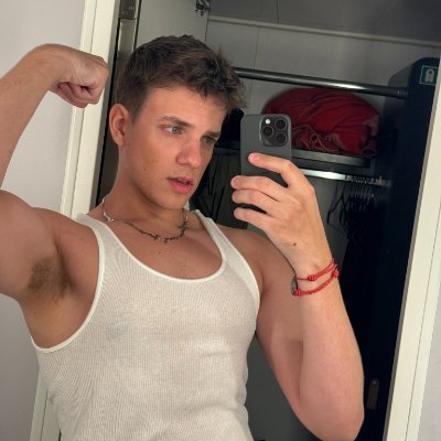 (18+)😚 Austin guy with a fat throbbing heart.