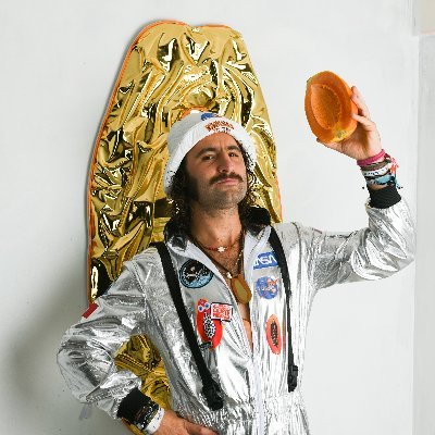 FIRST MEXICAN ARTIST TO SEND A PAPAYA TO THE MOON 🟠 👩🚀 🇲🇽 THE FRUIT! @cryptopapayas 🟠 Resident artist and NFT curator at @polygonstudios