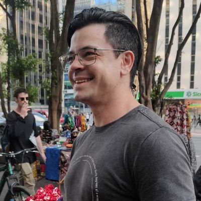 Locutor Publicitário e Hoteleiro nas horas vagas.