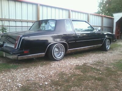 I'm a old school lowrider chicano...that's all you need to know,if you wanna get to know me then tweet me