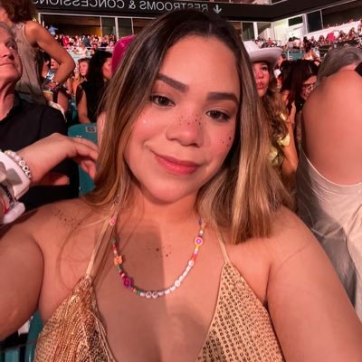 alealetras's profile picture. flo