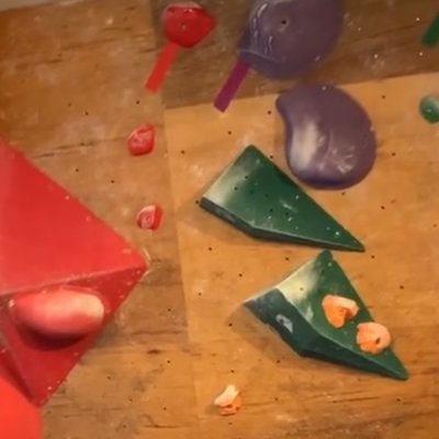 ボルダリング💪
週に3回はジムでトレーニングしています⛰️
好きな課題はバランス系やダイナミックな動きが求められるもの✨
外岩にも挑戦してみたいと考え中🏞️
ボルダリングを通じて自分の限界を超えるのが楽しい🎯
初心者の方でも気軽に話しかけてください!