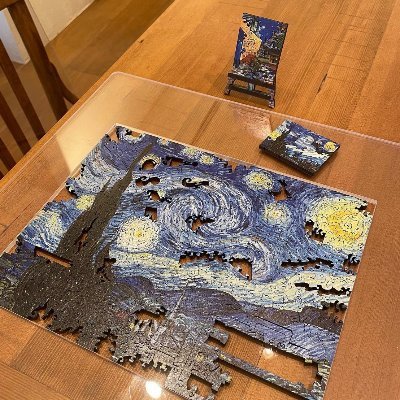 ジグソーパズル🧩完成した時の達成感と少しずつピースがはまっていく過程がたまらなく好きです。風景画や動物の絵柄が特にお気に入り。最近は1,000ピース以上のパズルに挑戦中で、日々少しずつ楽しみながら進めています。