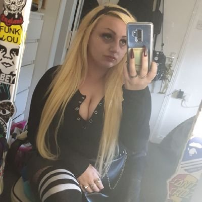 alishanaomi11's profile picture. ▪️Music Lover▪️Hoodie Wearer ▪️Doodler▪️ Dog Mum▪️Rollie Roller ▪️Youtube Watcher▪️Day Dreamer▪️♓