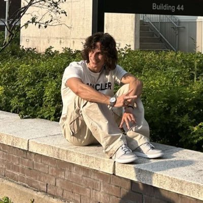 Turt1eJR's profile picture. 999 🖤