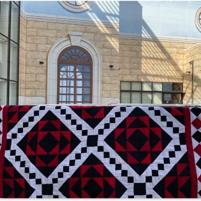 SindhiWabiSabi's profile picture. シンド地方のラリキルトとワビサビが出会う場所。
古い布の傷も色褪せも「欠点」ではなく物語として大切にしながら、手で縫い継ぎます。
温暖化が進む今だからこそ、布を無駄にせず次の世代へ。
#ラリキルト #ワビサビキルト