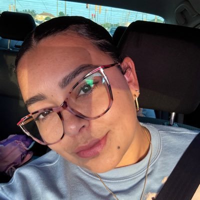 twylaalixo's profile picture. take me back to the island 🌴