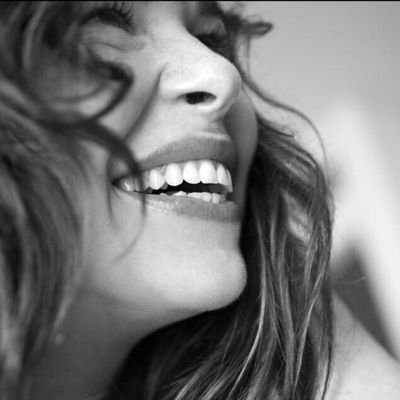 _PoetryIsLife's profile picture. 24 साल की वो मुसाफिर, जिसकी राह में शायरी हमसफ़र है! शायरी मेरी दुनिया है🤌🏻 |Shayari meri rooh ki awaaz hai| 🥀 |ShayarikaSafar| |PoetryIsLife|