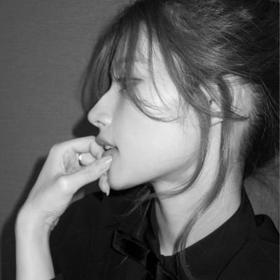 ardortales's profile picture. Grounded on my own two feet, amongst the flowers without names.