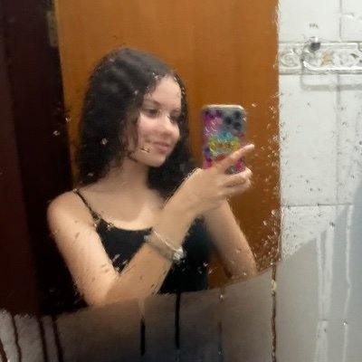 annacqrz's profile picture. i’m quite fond of otters 🦦                                            🍵