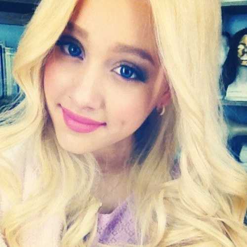 joan_grande's profile picture. Hey its Ariana! I made this new account for my 2011 Twitter! I Love ALL my fans, friends and family! love ya! - Ariana J. Grande