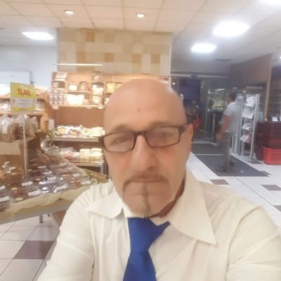Sessantenne, single, amo la vita, amo le donne, amo gli animali, la vita, Attualmente lavoro in A.S.L. Stellato nel sangue, Io sono Movimento 5 Stelle, ⭐⭐⭐⭐⭐