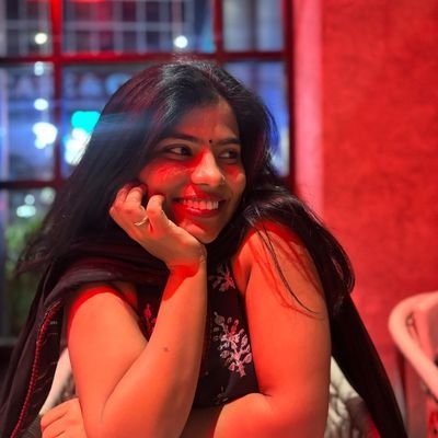 kisī ke vāste rāheñ kahāñ badaltī haiñ, tum apne aap ko ḳhud hī badal sako chalo.