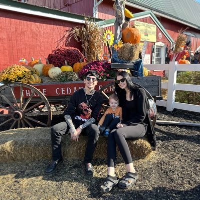 It’s always halloween 👻💀🕸🕷|👶🏻mommy to baby Dagon 👶🏻 🖤wife to Dan🖤