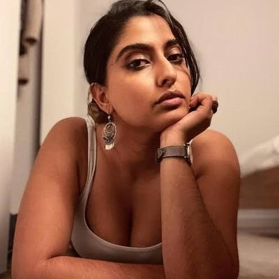 _her_memories's profile picture. Writer ✍️ |
best page for random and relatable tweets 🤍