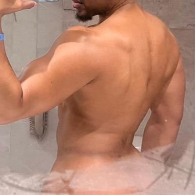 where are all the tops hiding? 🤪😜 I can't find you all, lolz 😆 Come get your babe.