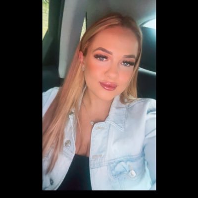 mollrowe's profile picture. 