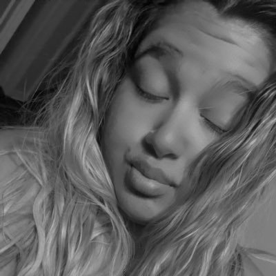 EllaCarrillo20's profile picture. 