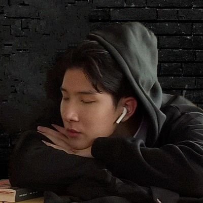 your favorite worst nightmare
~fan acc~