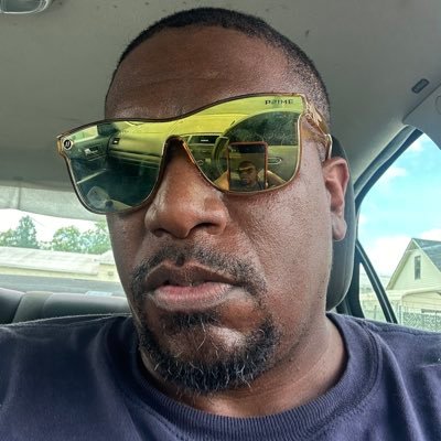 Sports fan! MistaQ7980 in DFS. Prop/Sports bettor. Always grinding! #Gamecocks Yankees NYGiants Knicks NJDevils H2P Man Utd ⚽️ WWE Old school hip-hop. Wu-Tang!