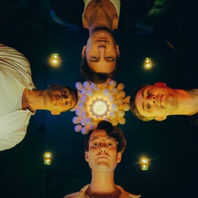 ☆⋆。𖦹°‧★🛸 here for your hourly glass animals needs | @GimmickBots