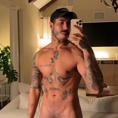 Just a tatted twunk that likes to show off. I respond to all DM’s on my OF pages. FREE & VIP (no PPV) 😏 Free OF & other links 👉🏼 https://t.co/q2jW81q3rv