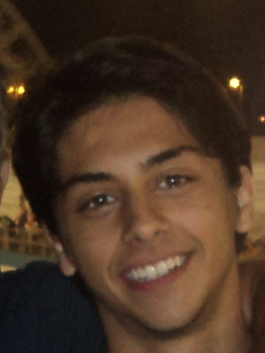 Leonino, 20 anos. Eterno fã de Harry Potter e também eterno sonhador. Músicas, cinema, teatro e livros fazem parte de mim. E o que faz parte de você?
