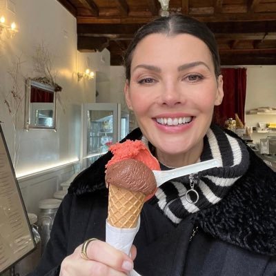 Mother of 3. Actress. Private account Managed personally by me. You can also follow my main account.