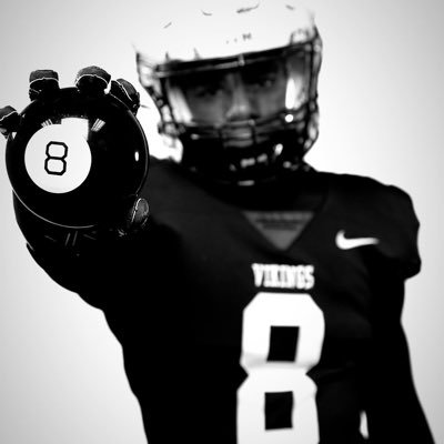 Student Assistant DB Coach / 2022-24 Midwest Conference All-Academic Team / Kickoff return school record holder @LUVikingsFB ⚓️ / SGHS 22’ ✭