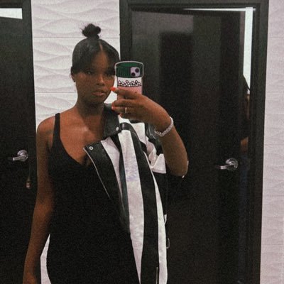 Kinda Classy ..Kinda Hood 😌🖤 #SupportBlackWomen 🤍 CEO of #SeducedBySarajeni 🖤
