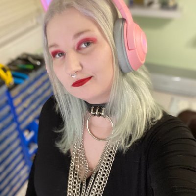 _knockoutkayla's profile picture. Gamer. Reader. Streamer. Canadian.