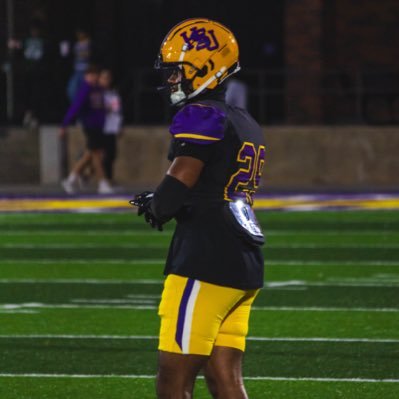 school student athlete/Football/6’0 football WR/Safety 195/4.58 40/4.0 GPA. https://t.co/619PYYnFaf