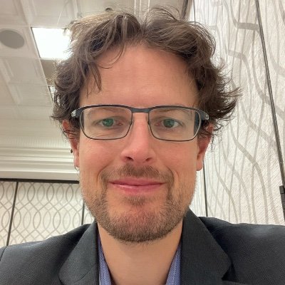 JonMartel's profile picture. Prof de multimédia au cégep, docteur en andragogie, développeur Web et triathlète. Je partage mon temps entre les écrans, l'entrainement et la famille!